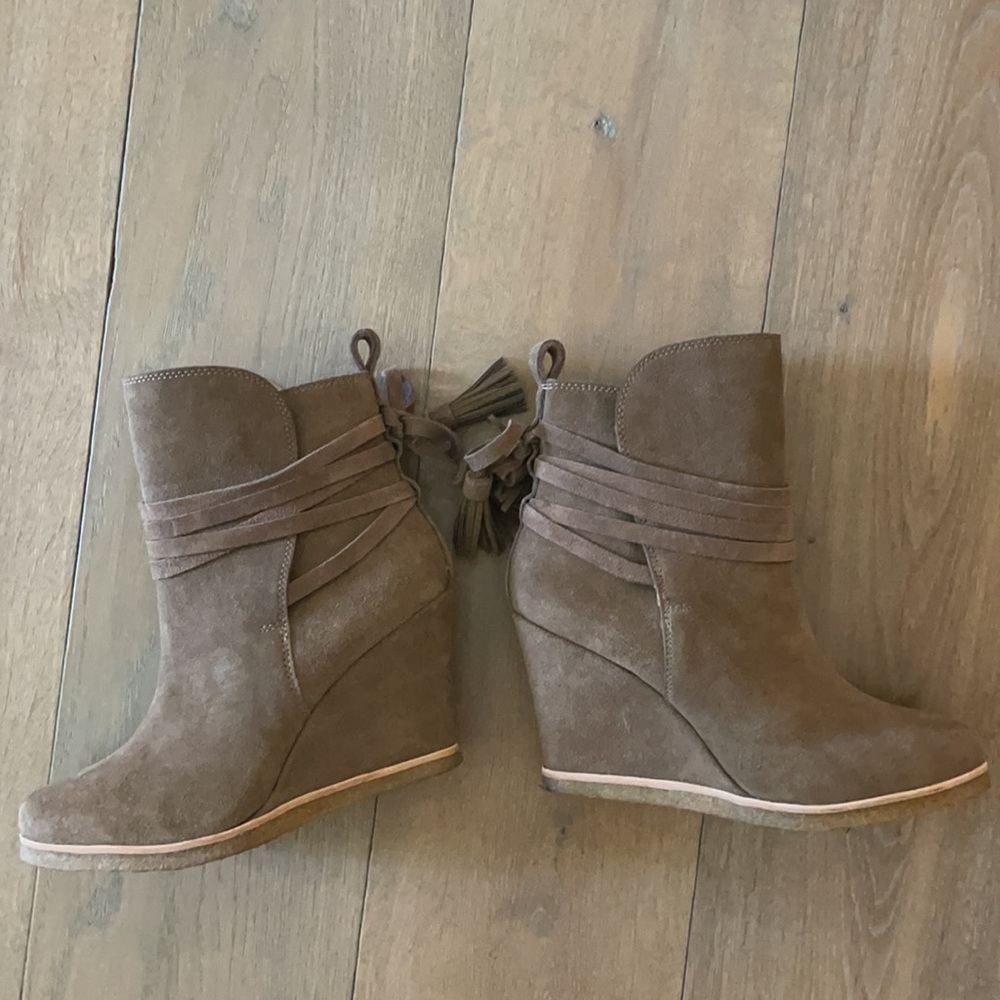 Like new! Splendid Suede Booties- Size 9 - Picture 7 of 13